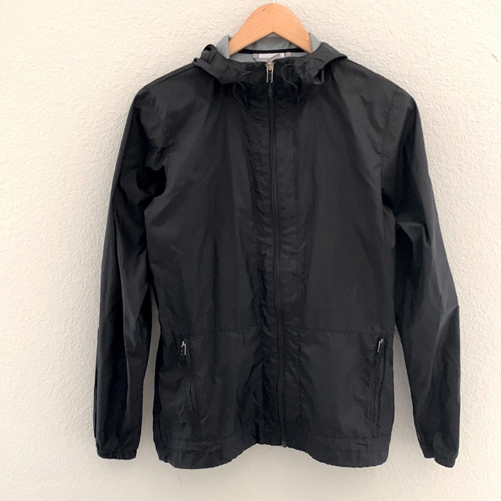 Columbia lightweight hooded rain jacket. RN 69724  I❤️2bundle!